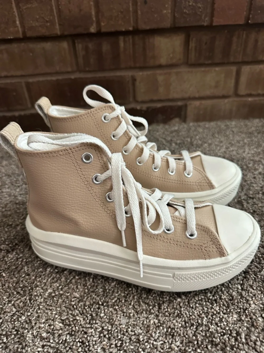 NWOB Converse Move Platform Leather High Top Sneaker Tan Youth 2.5